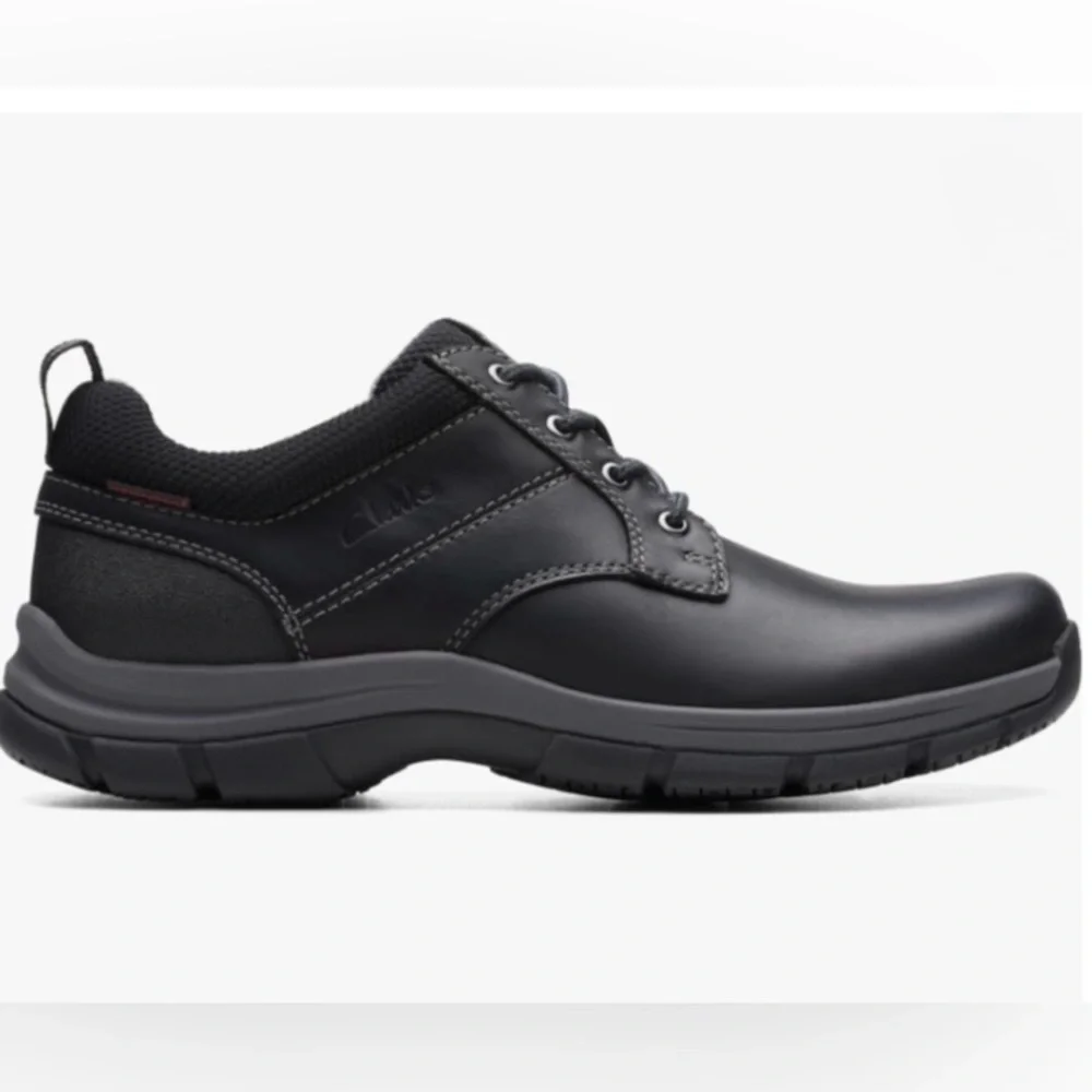 Clarks Men’s Black Leather Lace-Up Oxford with Gray Sole Size 7